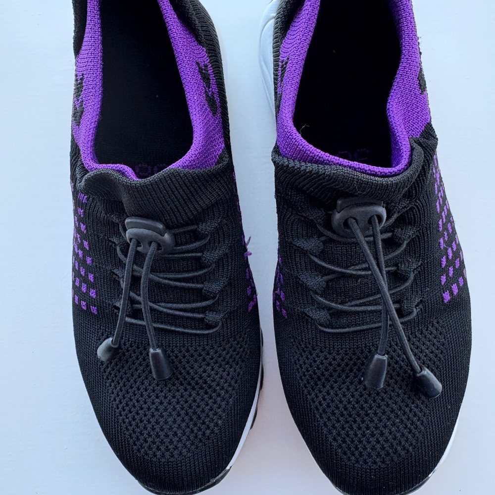 RUNNING SHOES 🖤💜